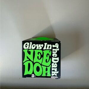 New Doh Glow in the Dark sensory Toy GREEN